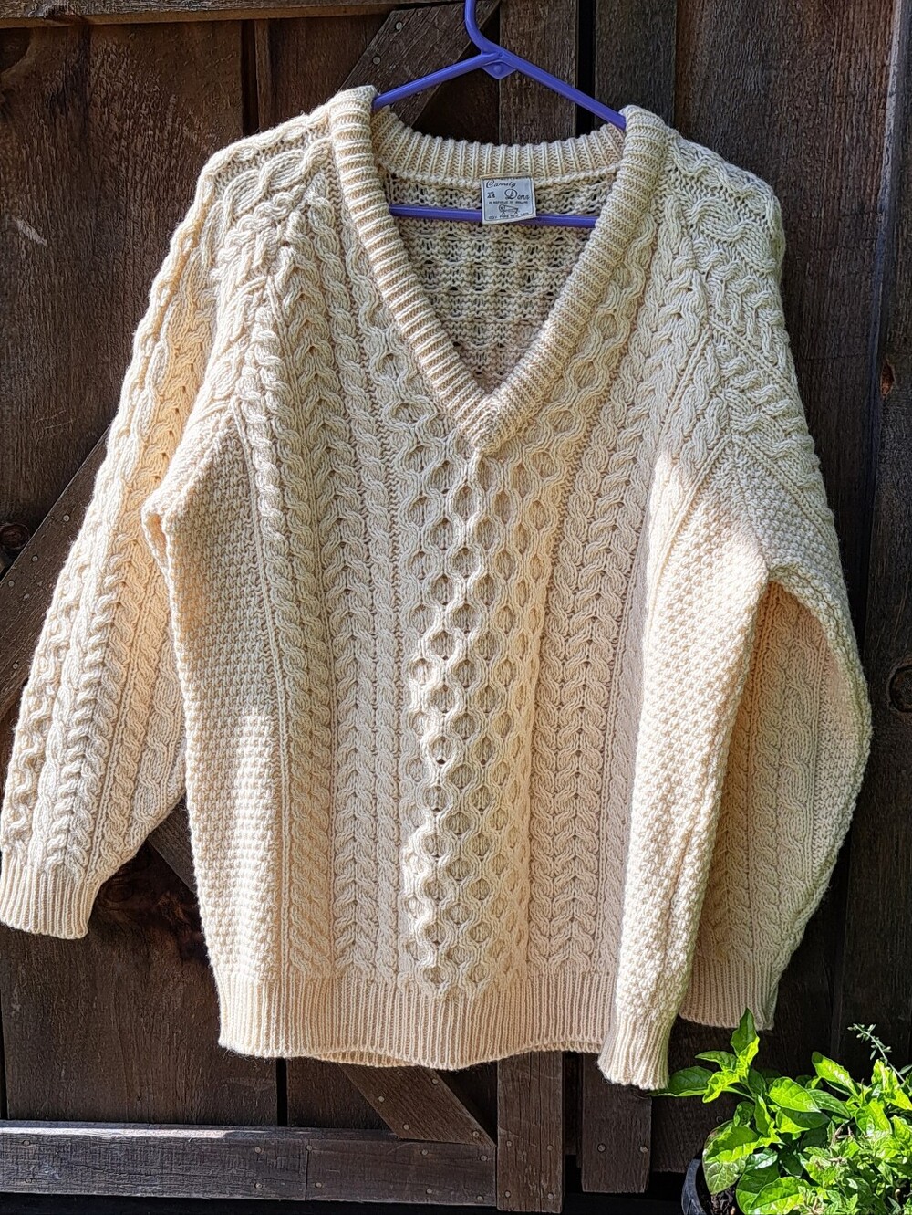 Carraig Donn, 100% New Wool, Made In Ireland, Cream Knit Wool Sweater Size 44